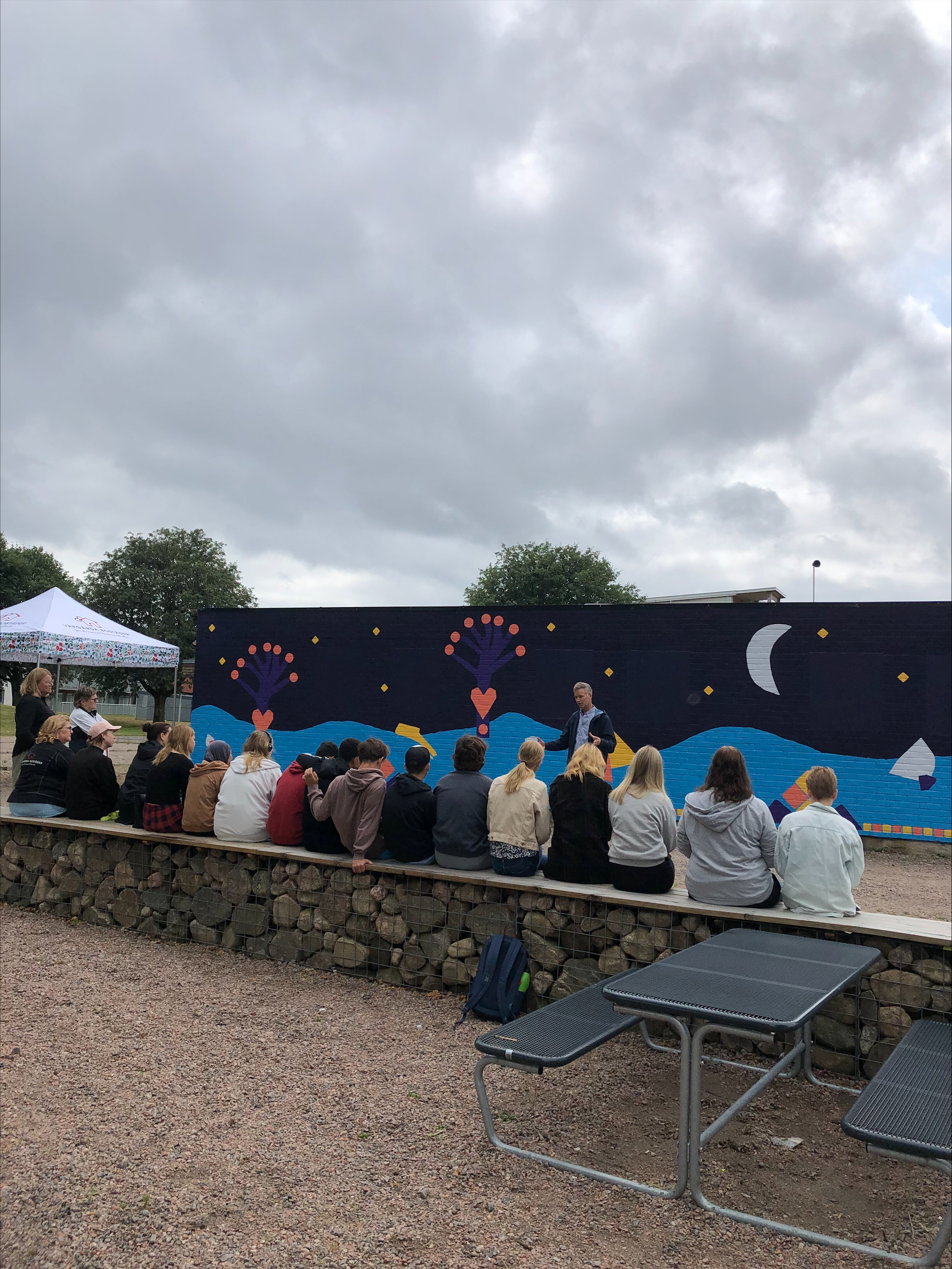 Muralmålning, folk på rad