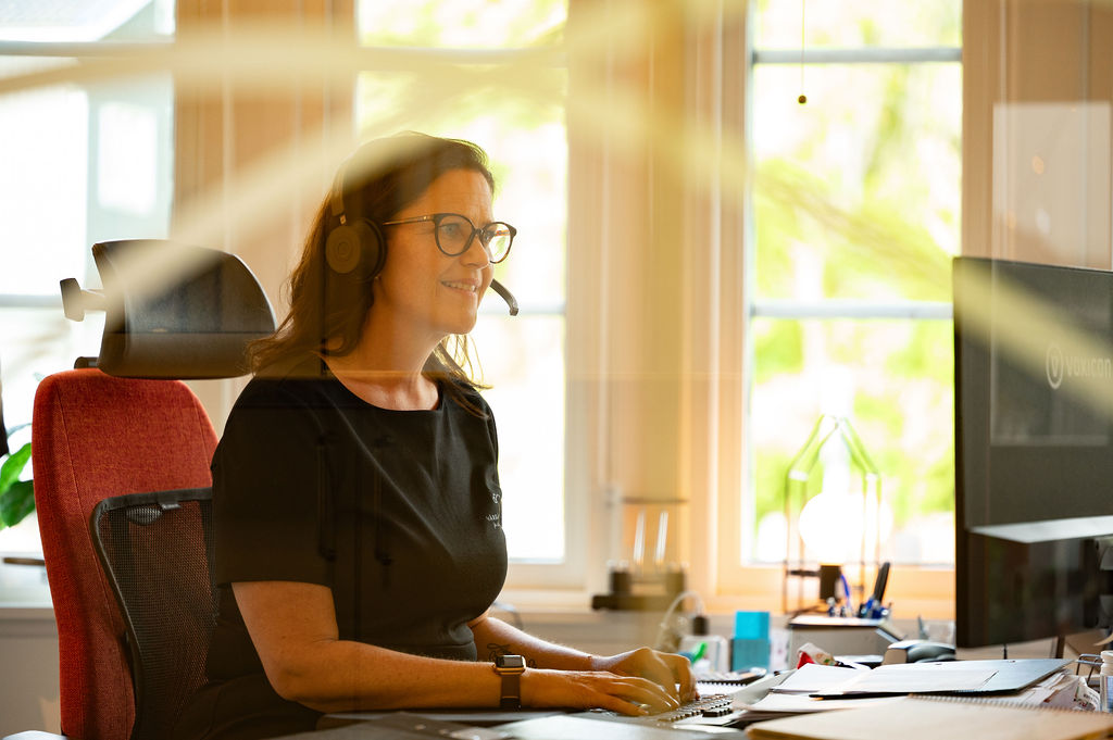 Personal som svarar i telefon